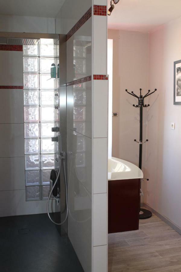 Une Maison En Ville, Hyper Centre Ville, Spa Bed & Breakfast 2*